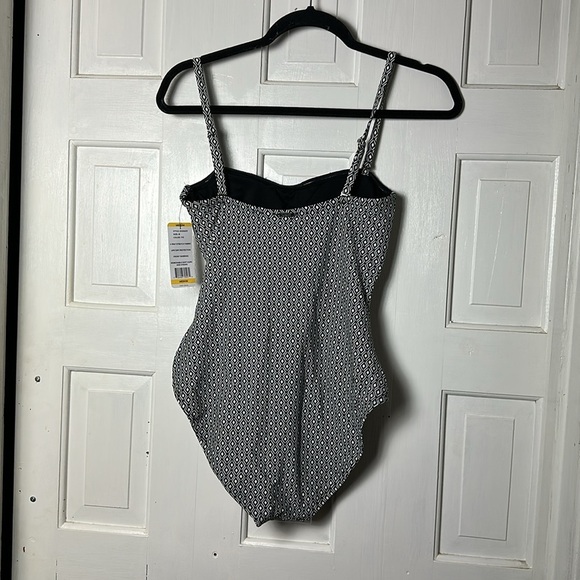 DKNY Black and White One Piece Swimsuit size medium - Picture 5 of 9